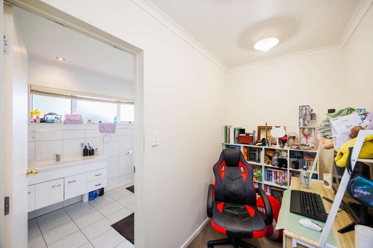 31 Strachan Way Highbury_11