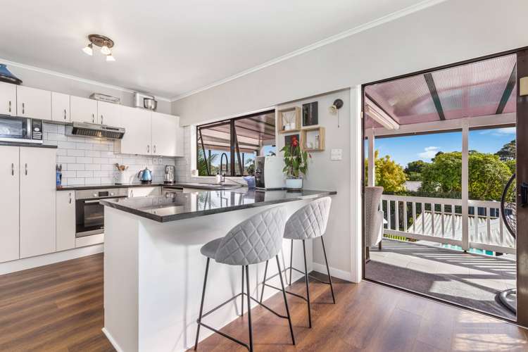 77 Clark Road Pahurehure_5