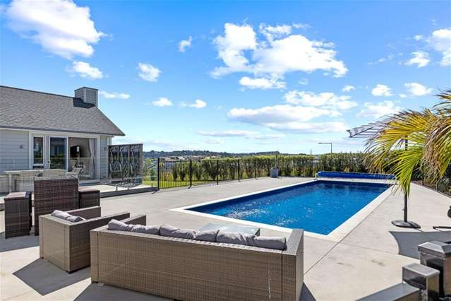 Gulf Harbour haven with heated pool