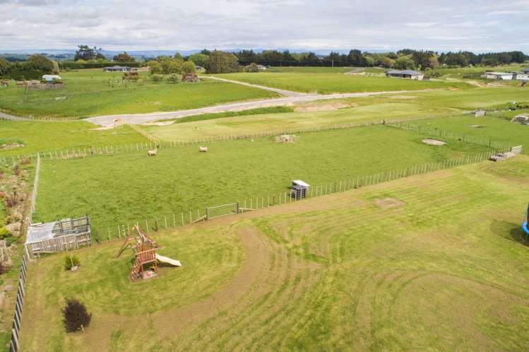 64 View Road Halcombe_21