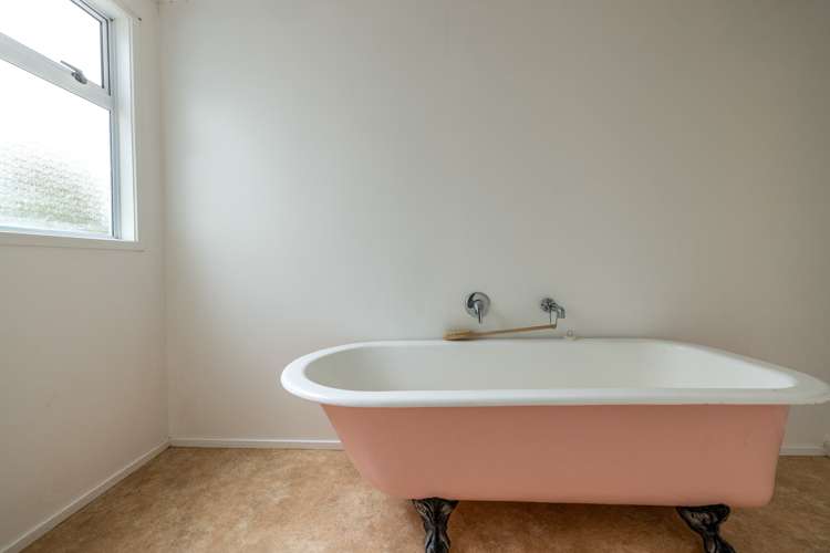 53 Whakarite Road Ostend_13