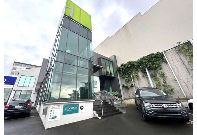 PREMIUM GRAFTON OFFICE