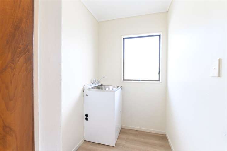 2/38 Leo Street Glen Eden_12