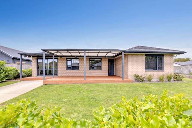 Upmarket family living in popular Springvale!