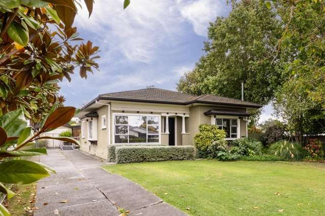 1930s Stucco Home on Popular Pepper Street!