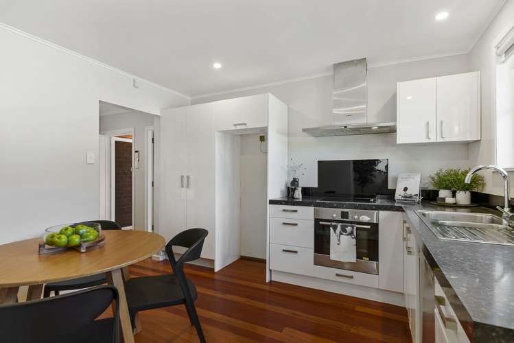 9 Glengarry Road Glen Eden_4