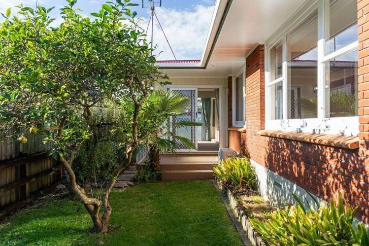22 Woods Avenue 1105_11