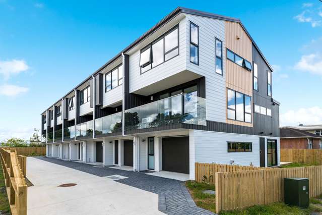 3/36 Longburn Road Henderson_1