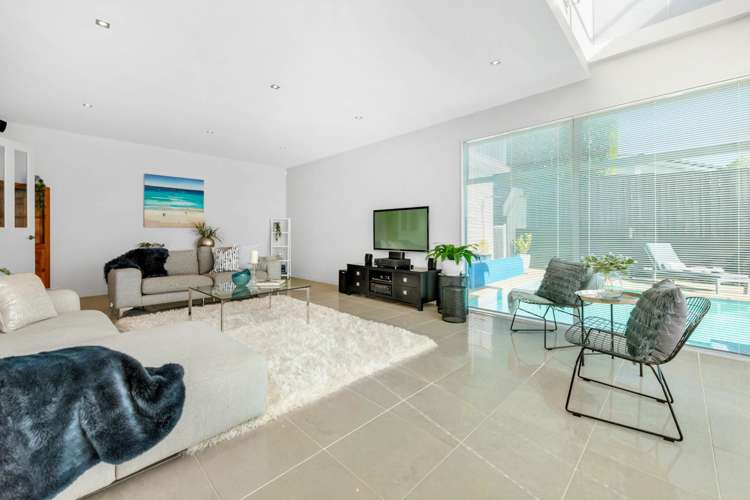 32 Intrepid Crescent Beachlands_11