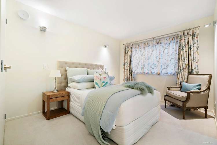 31 Castlebane Drive Flat Bush_18