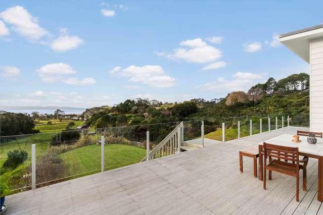 Coastal Retreat with Panoramic Seaviews