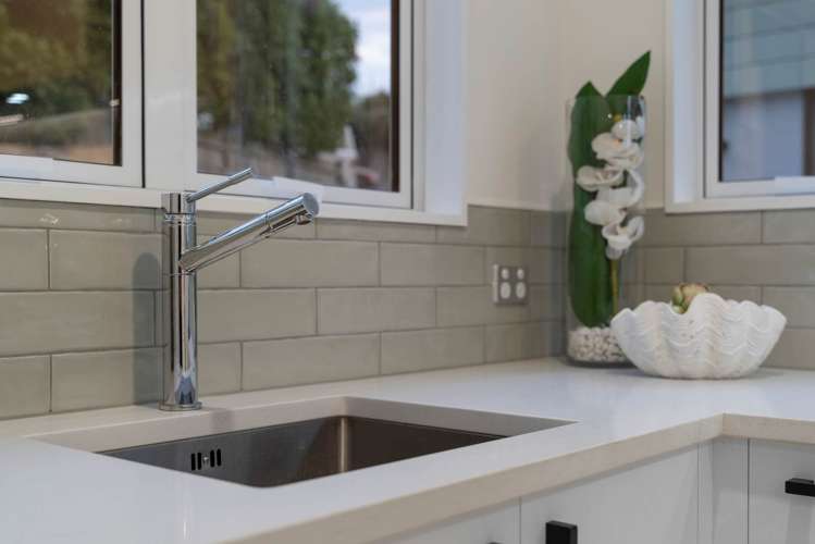 2/7 Louise Place Browns Bay_8