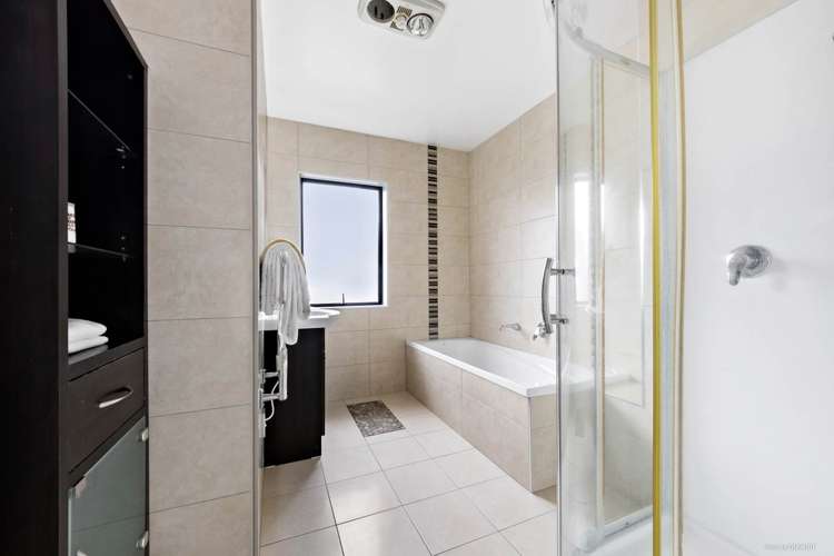 24 Gibbston Crescent Flat Bush_17