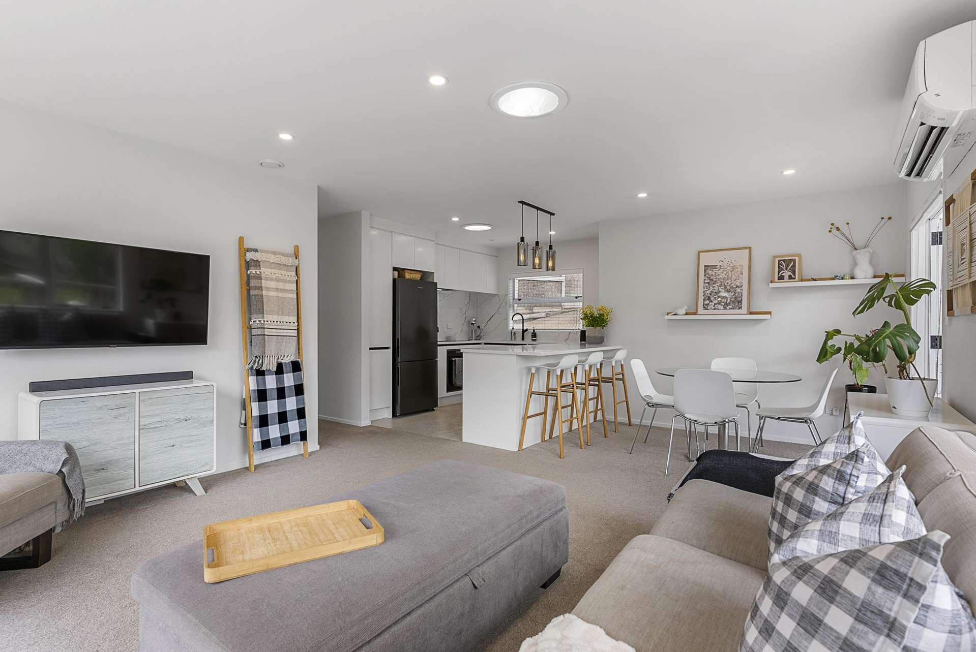 2/58 Botany Road Botany Downs_0