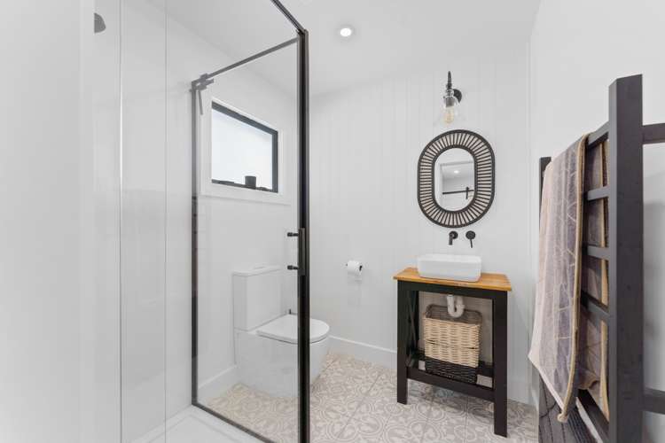 12a Broadway Picton_18