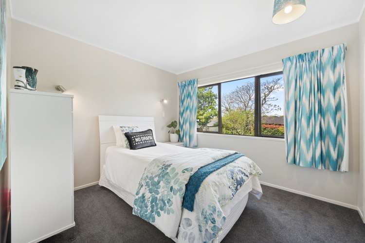 8 Estelle Place Farm Cove_18