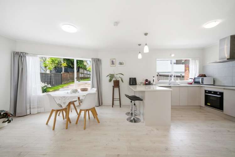 2/154 East Coast Road Forrest Hill_3