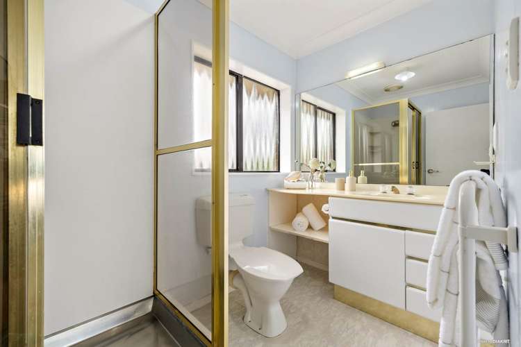 32 Lexington Drive Botany Downs_13