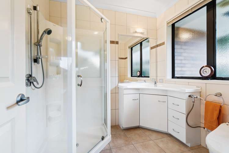 13 Brentwood Avenue Kamo_18