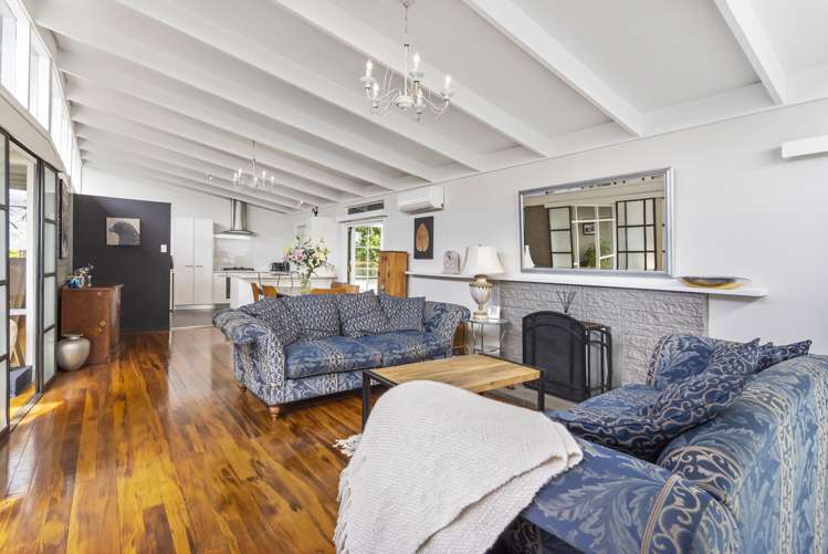 2 De Val Drive Titirangi_9