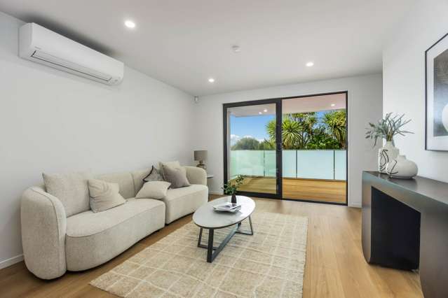 2/589A East Coast Road Browns Bay_3