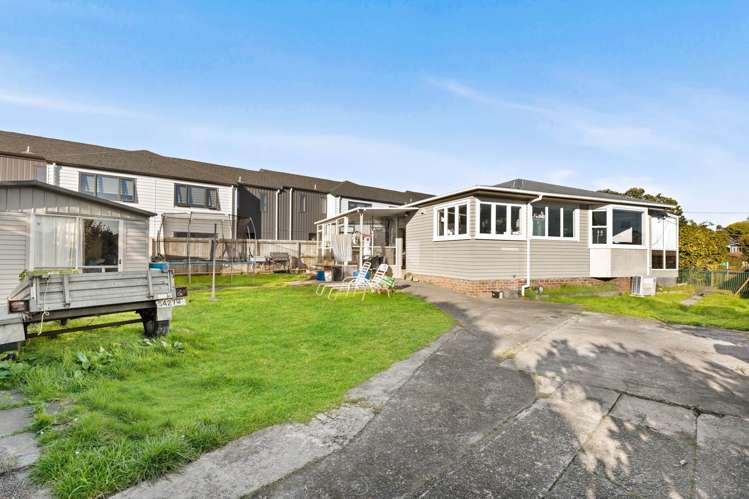 74 McLeod Road Te Atatu South_10