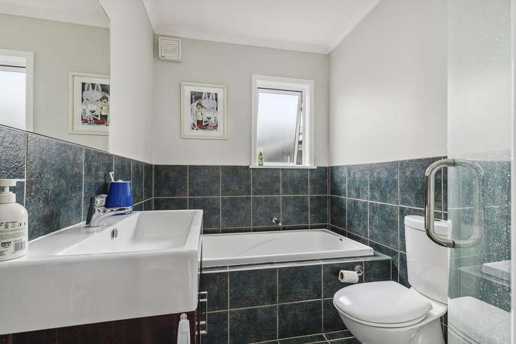 101 Apu Crescent Lyall Bay_11