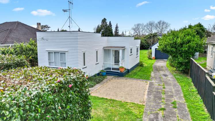 216 Fox Street Hamilton East_18