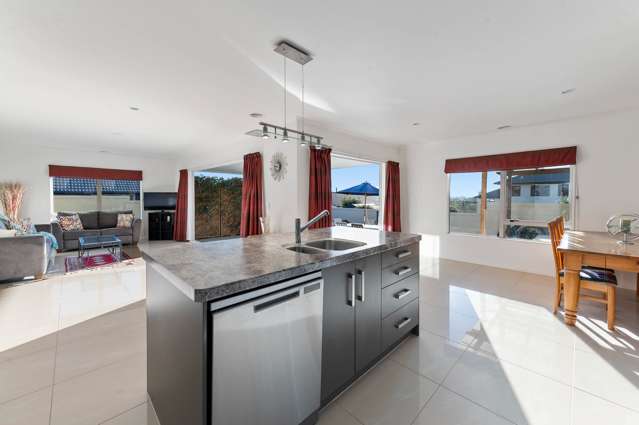 96 Basley Road Owhata_3