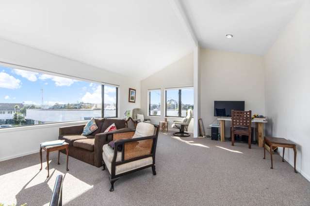 Sea Views, Macleans Zone & Marina Lifestyle