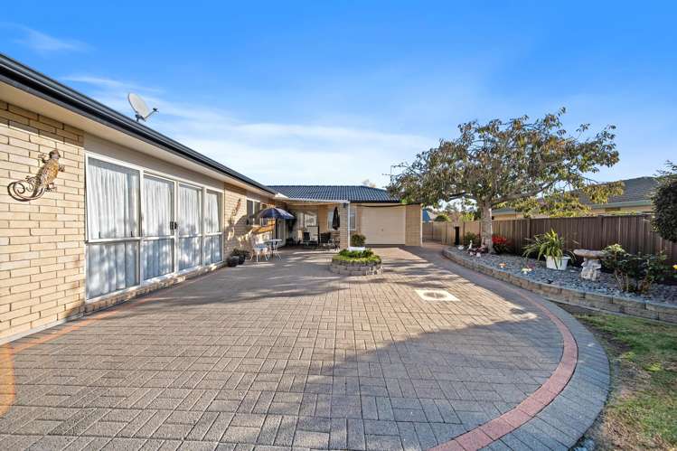17 Flora Place Wattle Downs_37