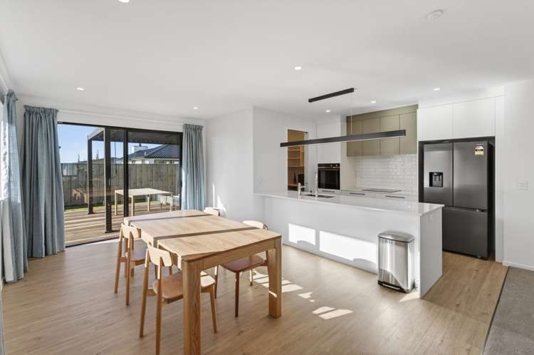 10 Longfields Road_4