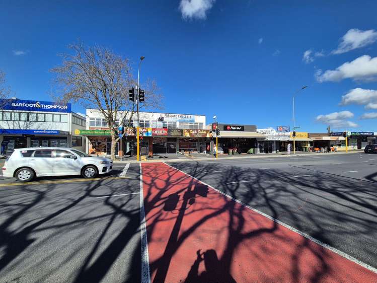 Level 1/208 West Coast Road Glen Eden_2