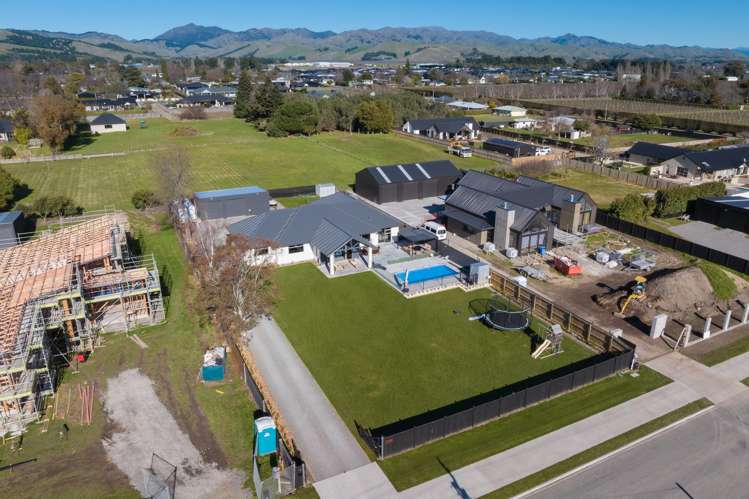 14 Waters Avenue Burleigh_39