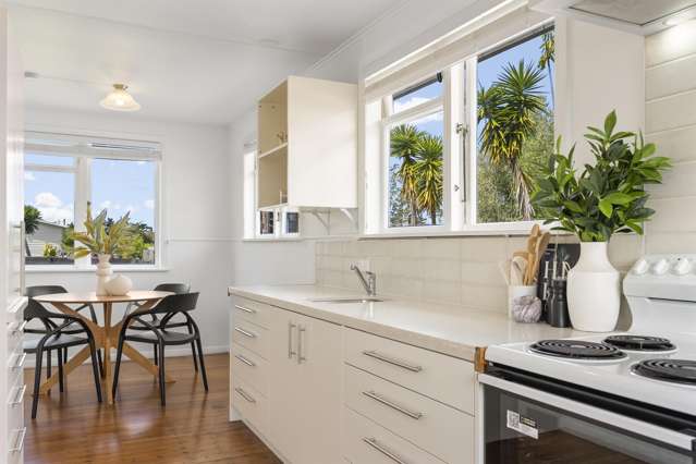 56 Kelwyn Road Kelston_4