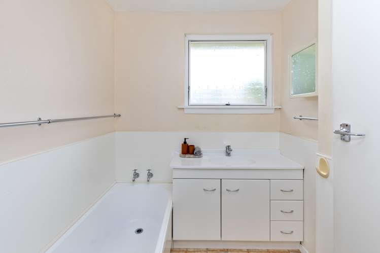 4 George Street Rolleston_16