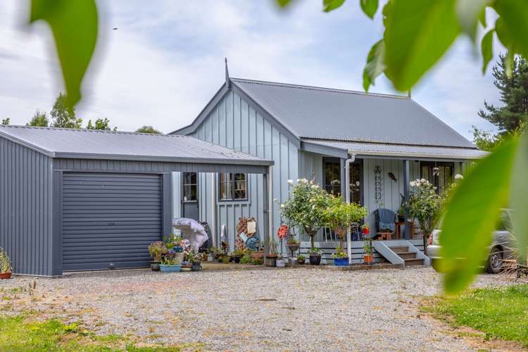 587 Gladstone Road Gladstone_2