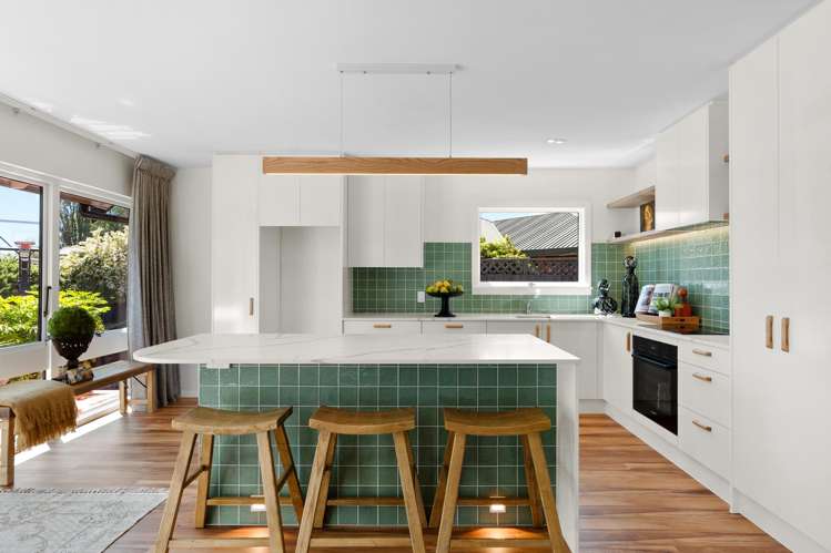 10 Esher Place Saint Martins_6