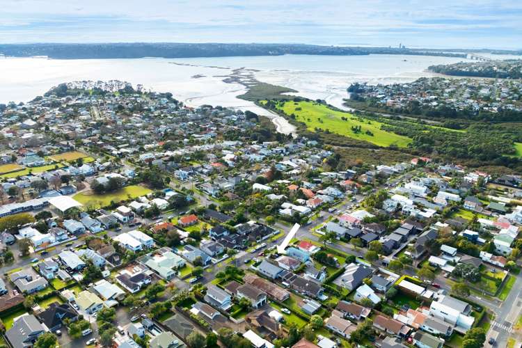 33 Wainui Avenue Point Chevalier_1