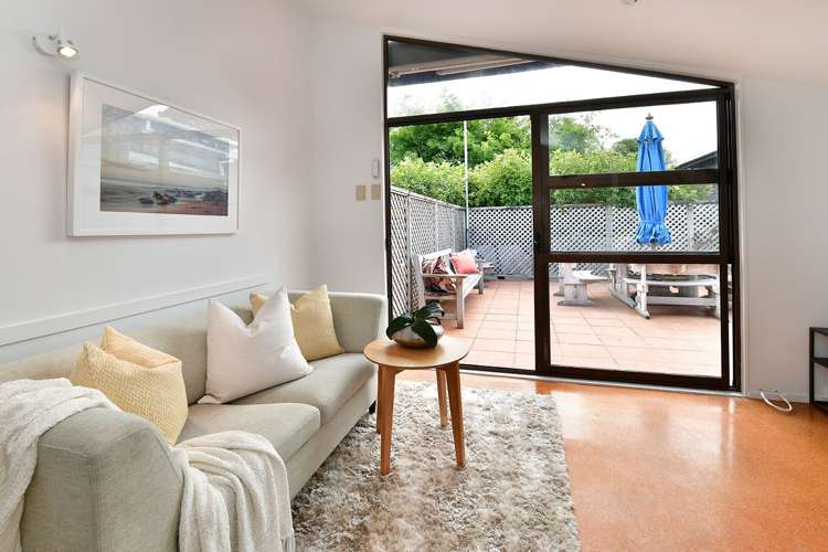 2/3 Beach Road Stanmore Bay_21