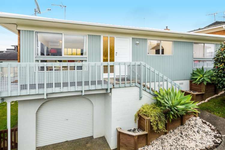 2/104 Carlisle Road Browns Bay_0