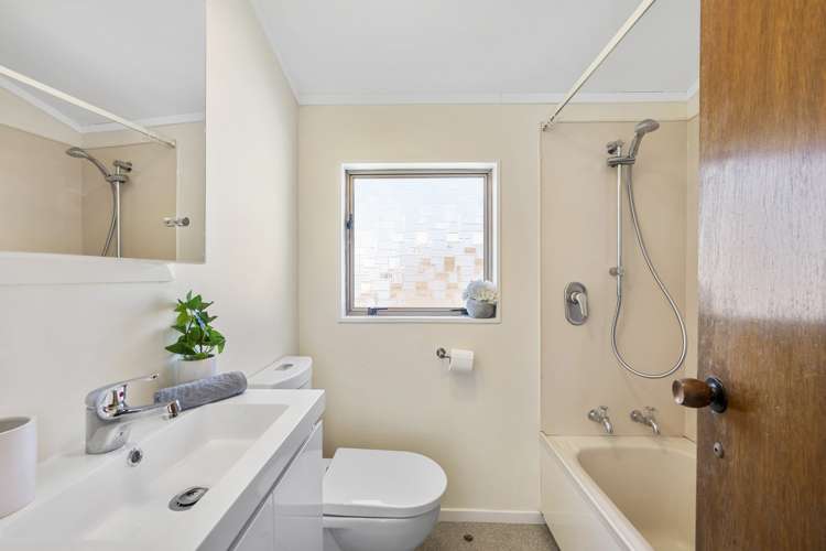 3/133 Queens Drive Lyall Bay_11