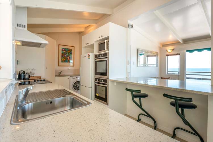 5 Sixth Avenue Onetangi_12