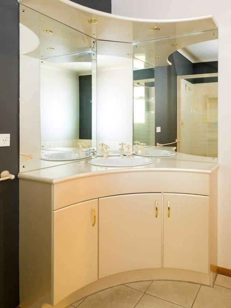 90 Pages Road Allenton_13