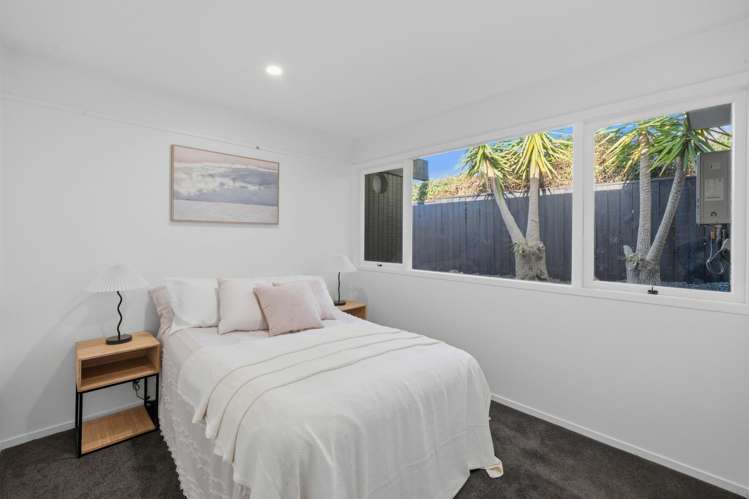 21 Lawrence Crescent Hill Park_13