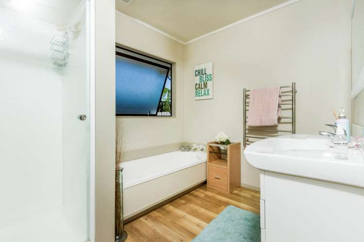 2/706 Beach Road Browns Bay_26