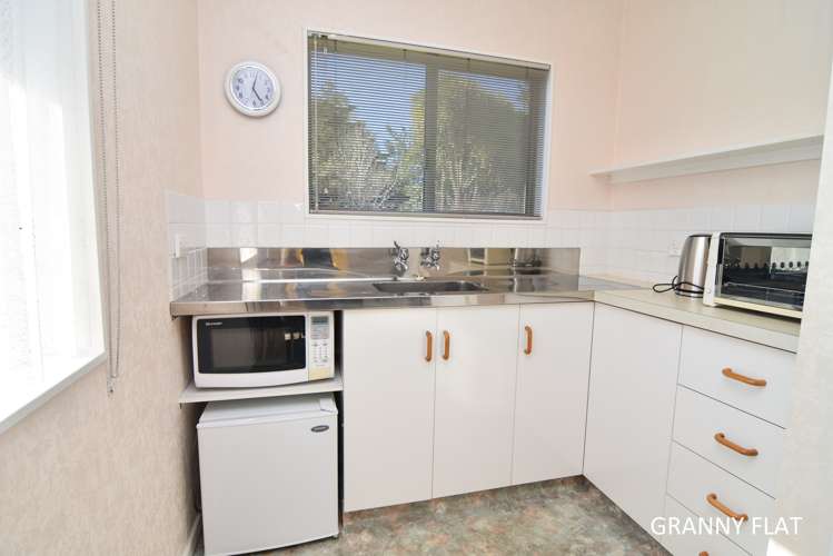 127 Lincoln Road Carterton_14