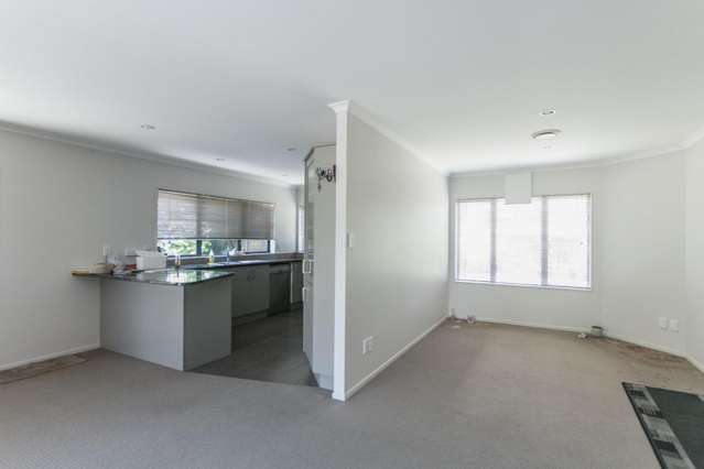 94 San Marino Drive West 11401_2