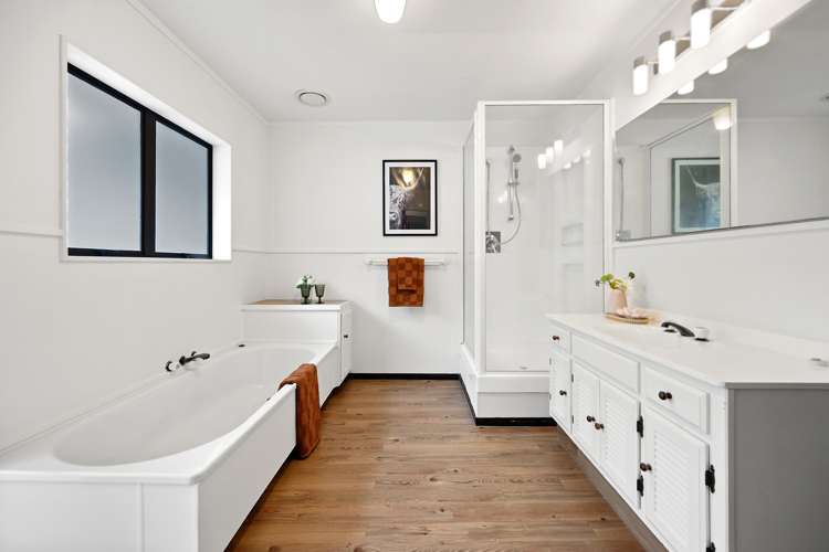 804 River Road Chartwell_14