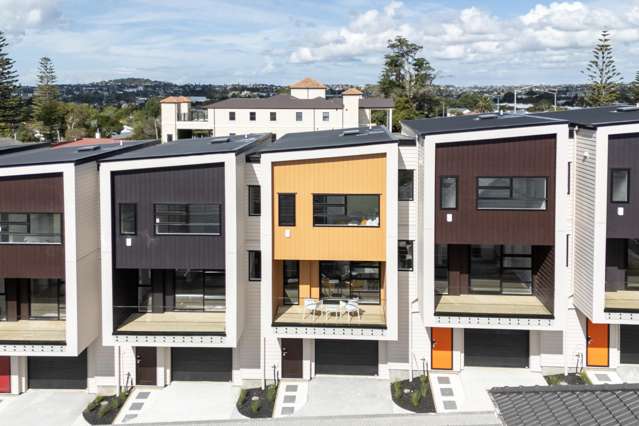 Move-In-Ready 4 Beds with Garage in New Lynn!